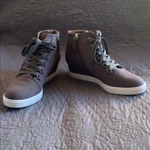 EUC- Linea Paolo Brenna Wedge Sneakers- Stone